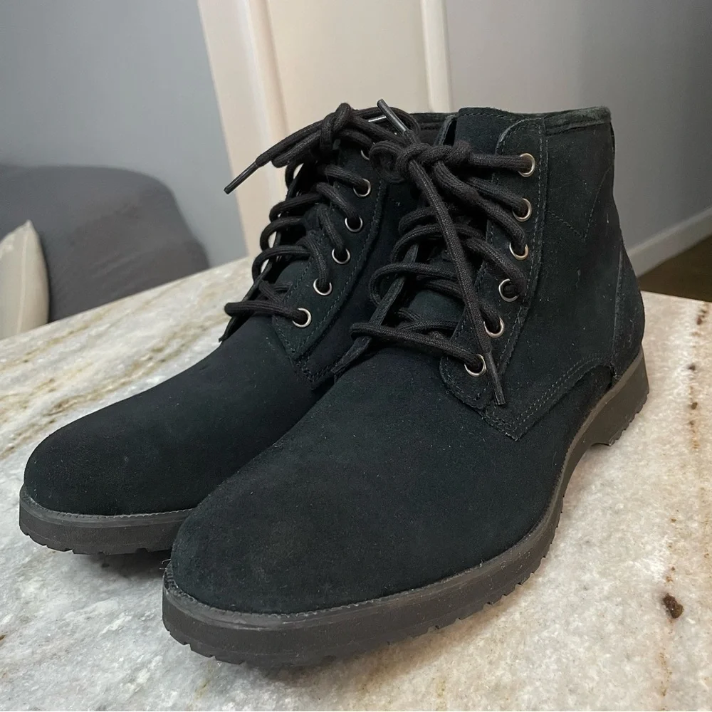 UGG Moreau Black Suede Lace Up Chukka Boots Shearling Lining Men’s 9.5